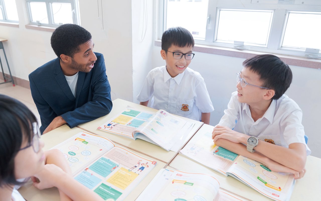 The English subject is piloted at the secondary level and collaborates with different subject groups to design school-based booklets