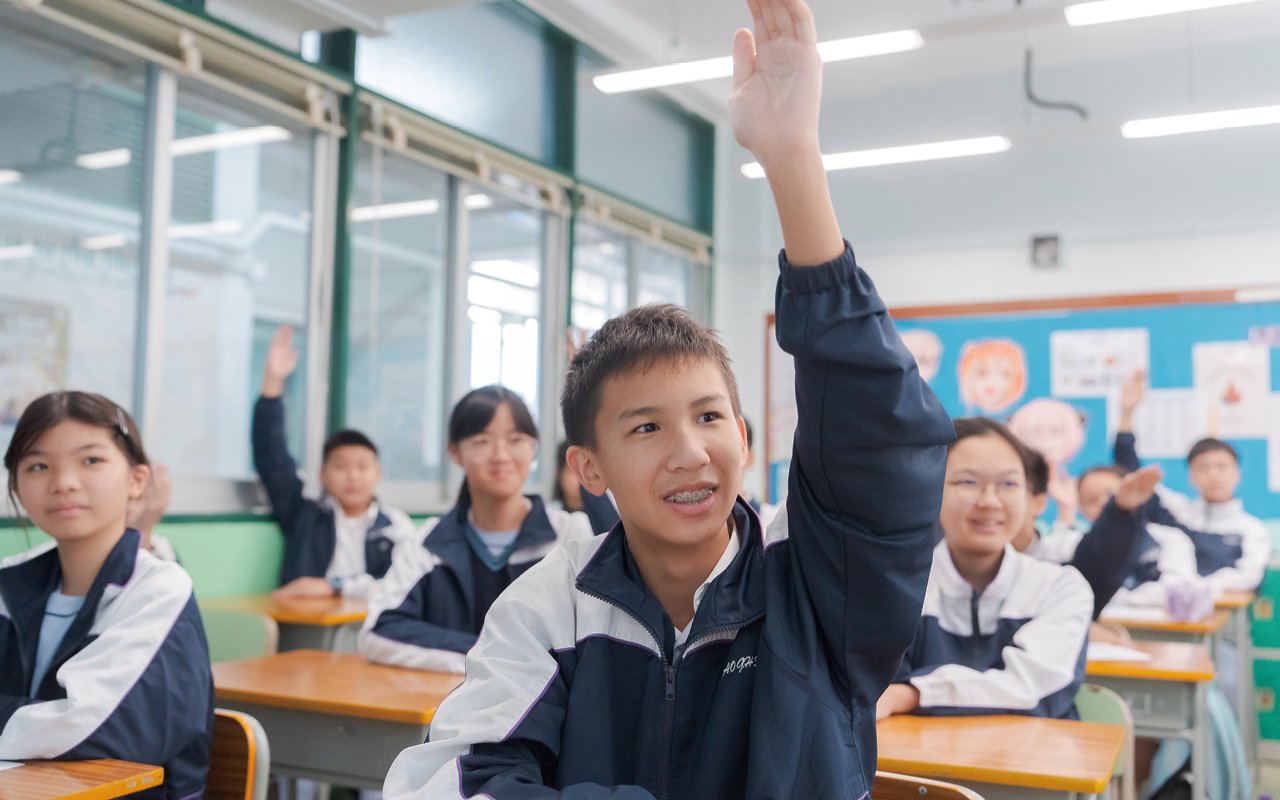Continuously enrich their knowledge and wisdom, and improve their language skills and reading comprehension skills