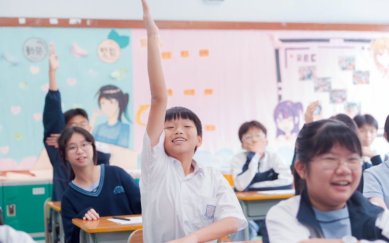 Study and love learning English in the strong and pleasant English environment of Kangle Middle School