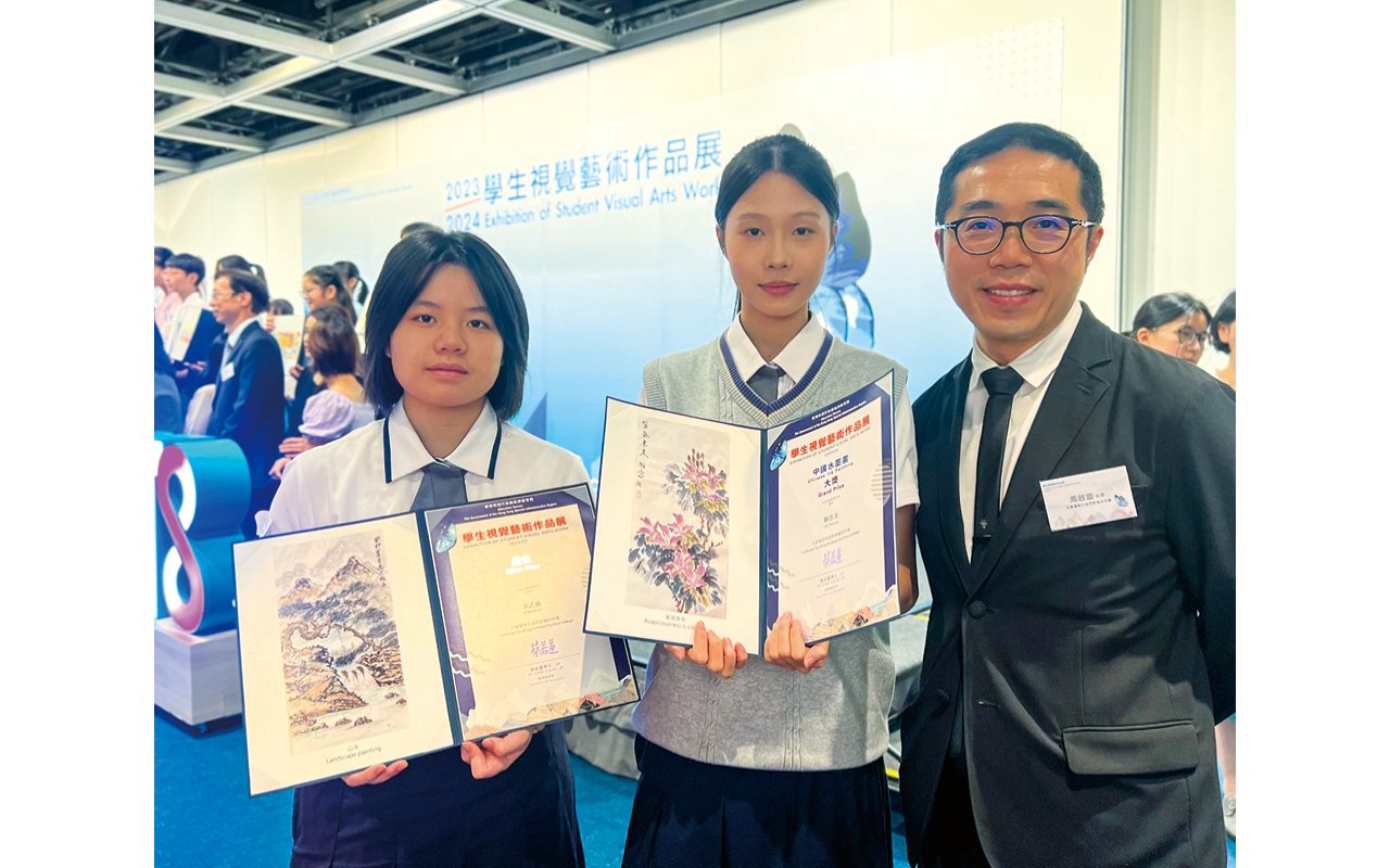Students’ traditional Chinese paintings were exhibited in the Assembly Hall