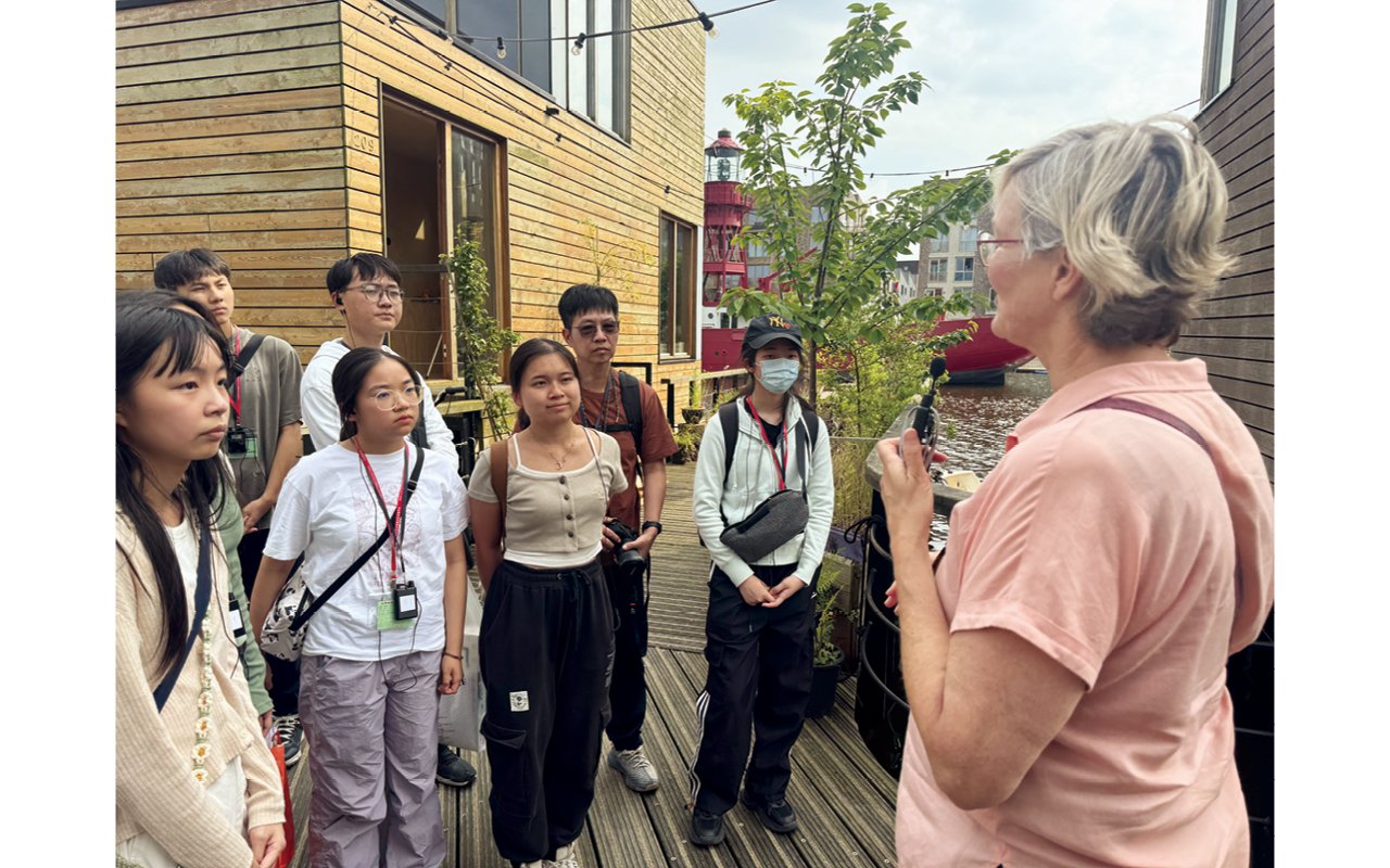 Learn about Dutch houseboat design