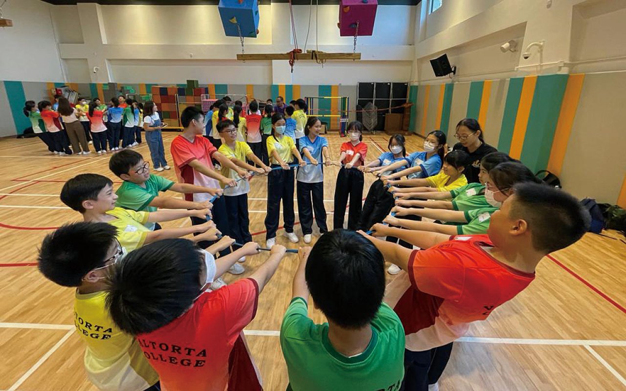 憑藉前瞻、出色的教育理念,促進學生全面的語文發展