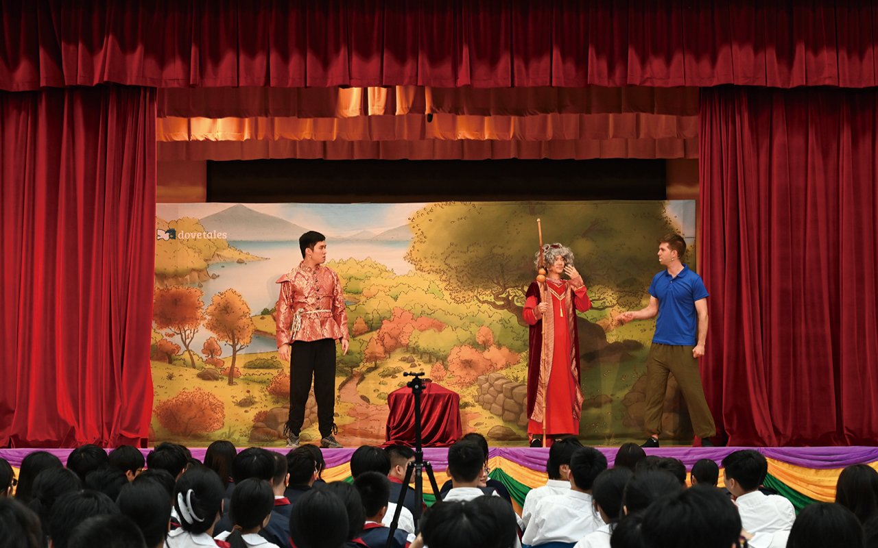 The school is also committed to creating a relaxed and enjoyable English learning environment for students