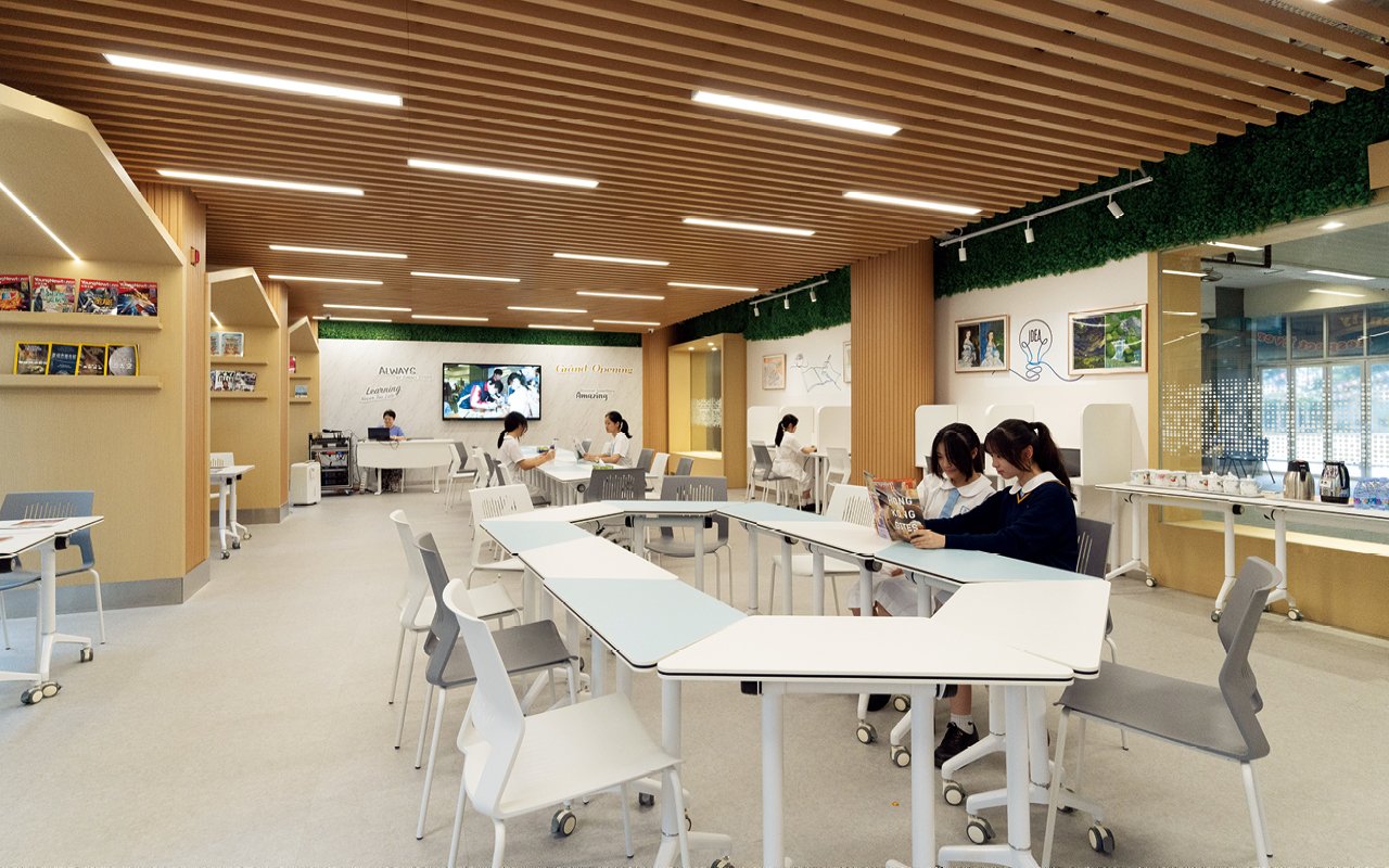 Through diversified learning experiences inside and outside the classroom, the school allows students to realize that learning English well is not just about coping with exams.