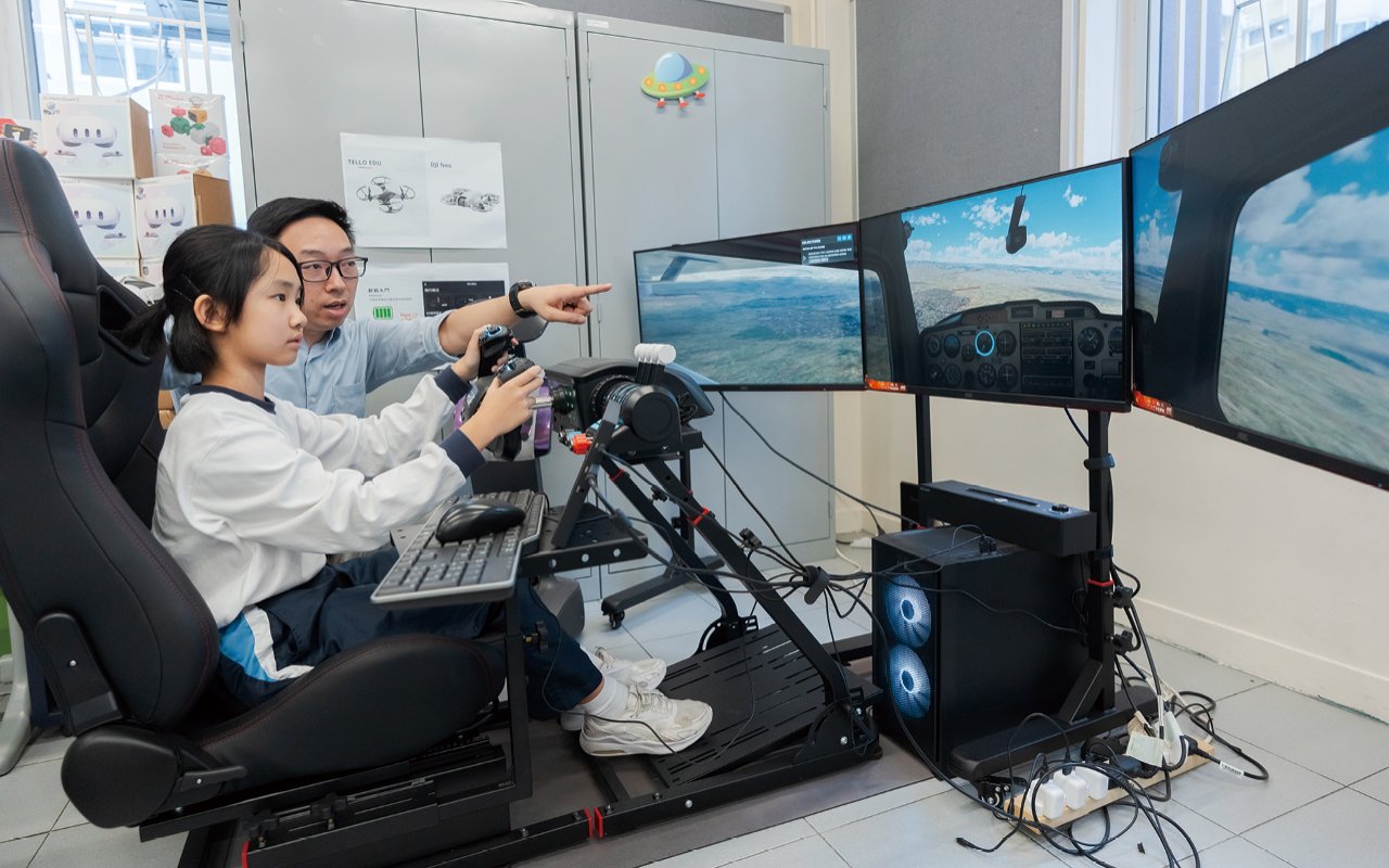 Flight simulator installed in STEM room uses English software