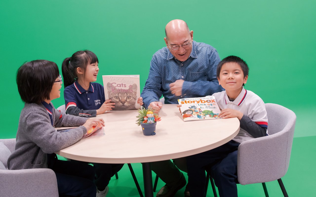 In addition to themed activities, the school also provides resources and support for various English extracurricular activities