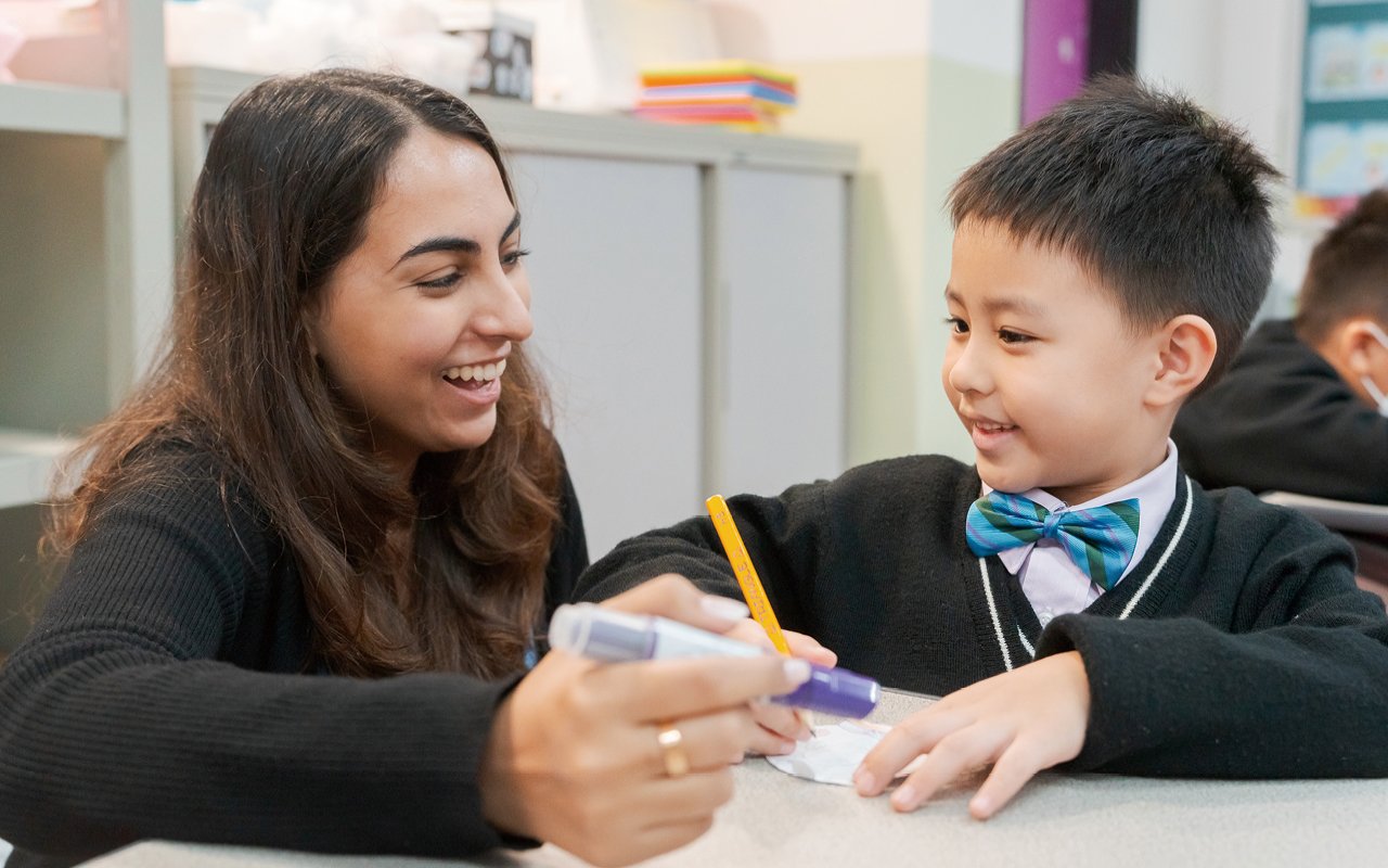 The school has 4 foreign teachers, and English, science and visual arts subjects are all taught in English.