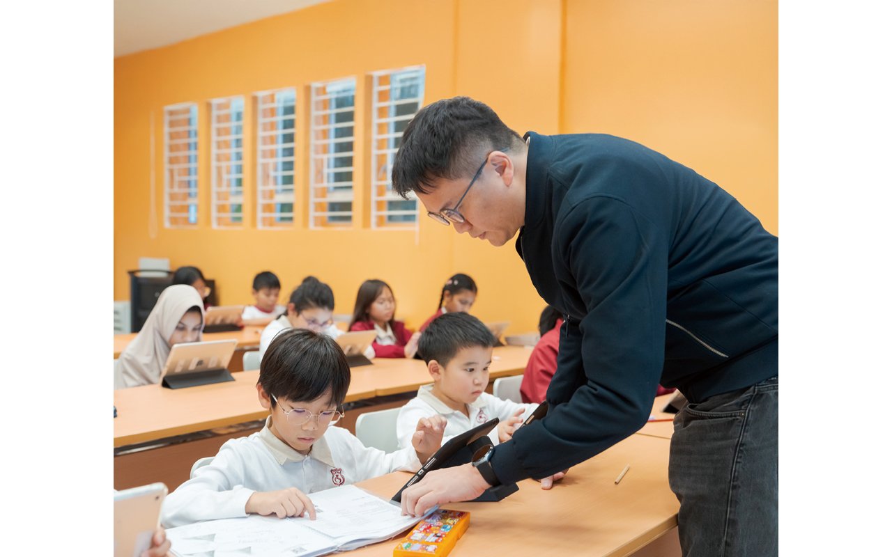 The school emphasizes the cultivation of abilities rather than exam-oriented education