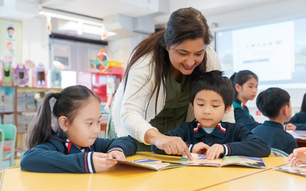 Create an immersive English learning environment for students