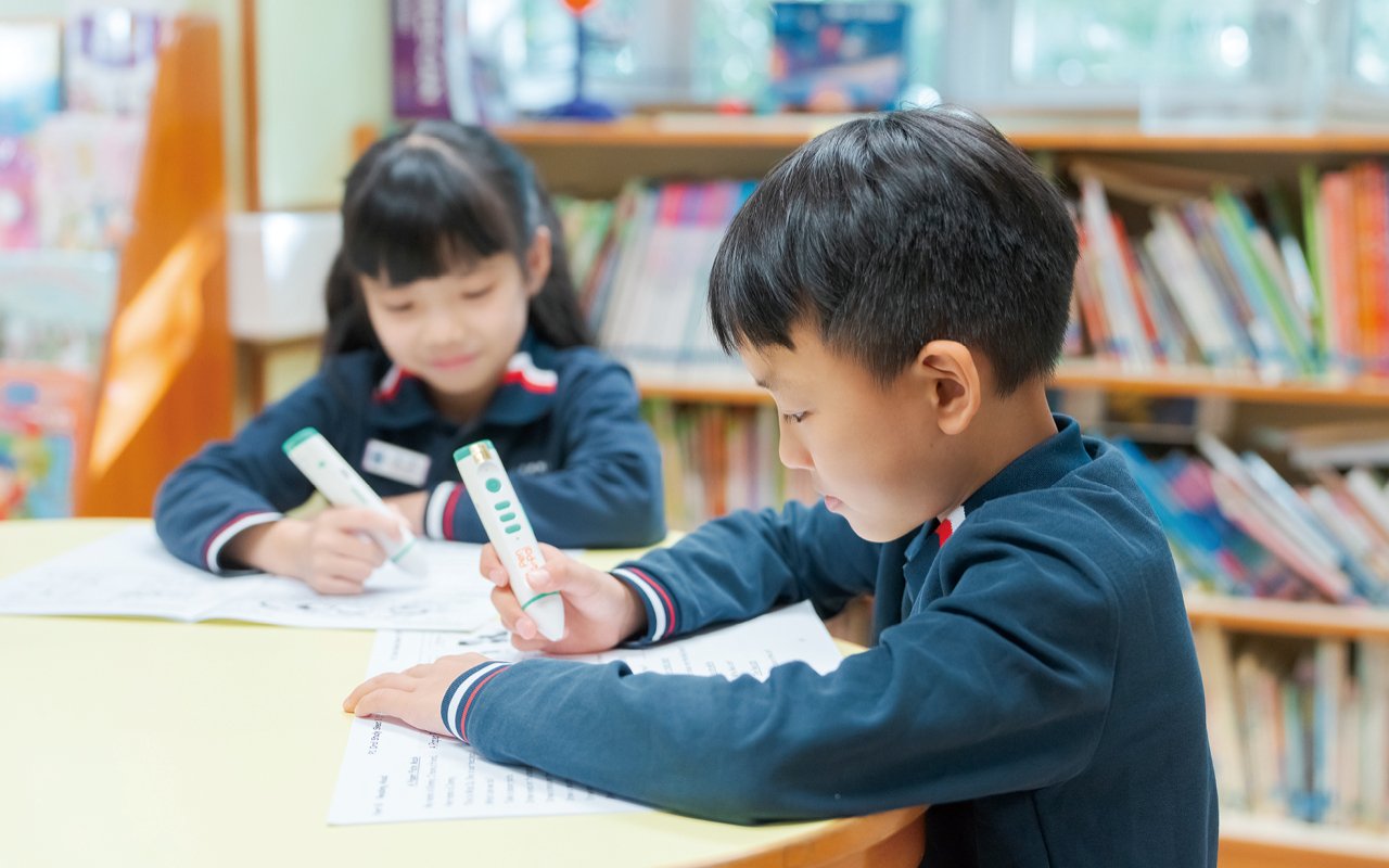 Improve English proficiency and all-round knowledge through reading