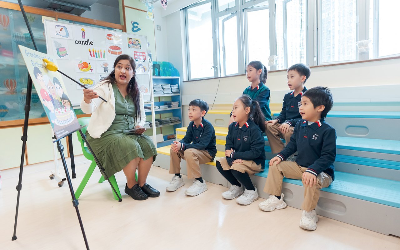Incorporate English elements into the curriculum content of various subjects