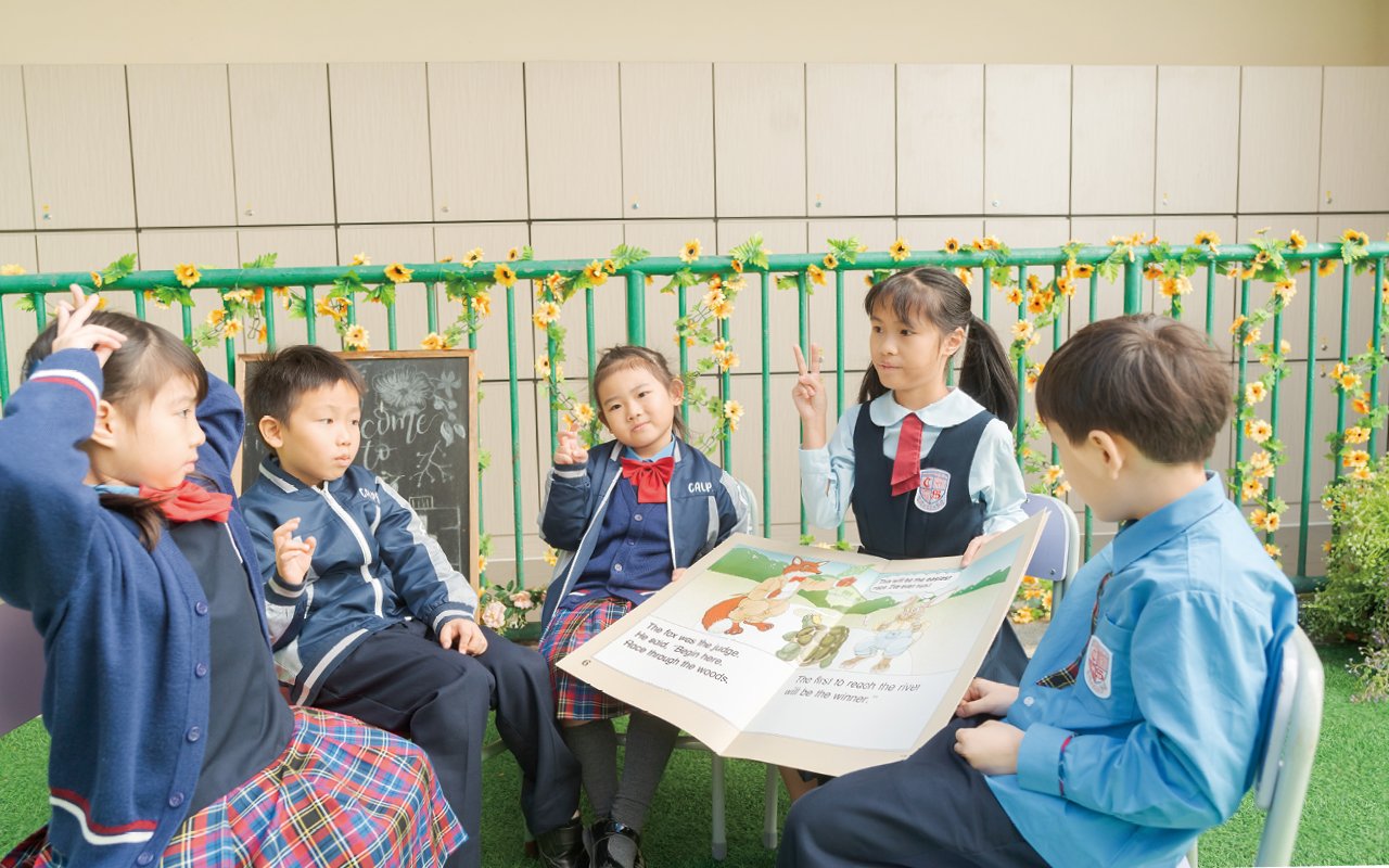 During recess, senior students also served as "Reading Buddies"