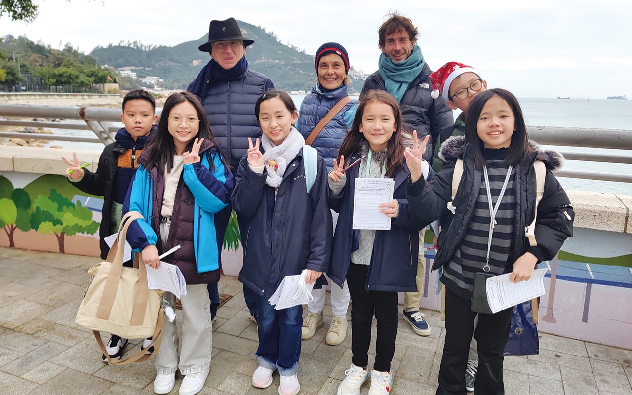 The school actively provides a variety of English activities to create a relaxed and enjoyable learning atmosphere.