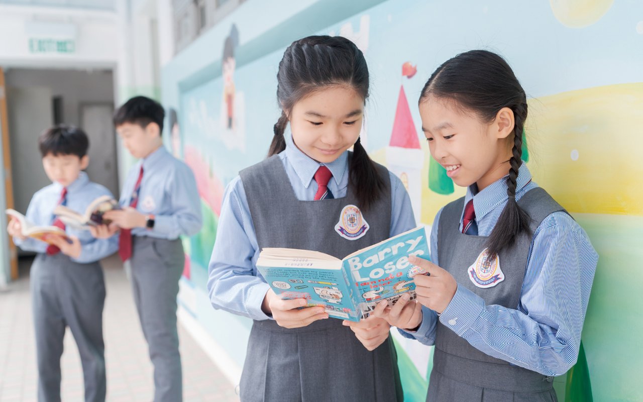 Enhance English communication and collaboration skills through life-student interaction