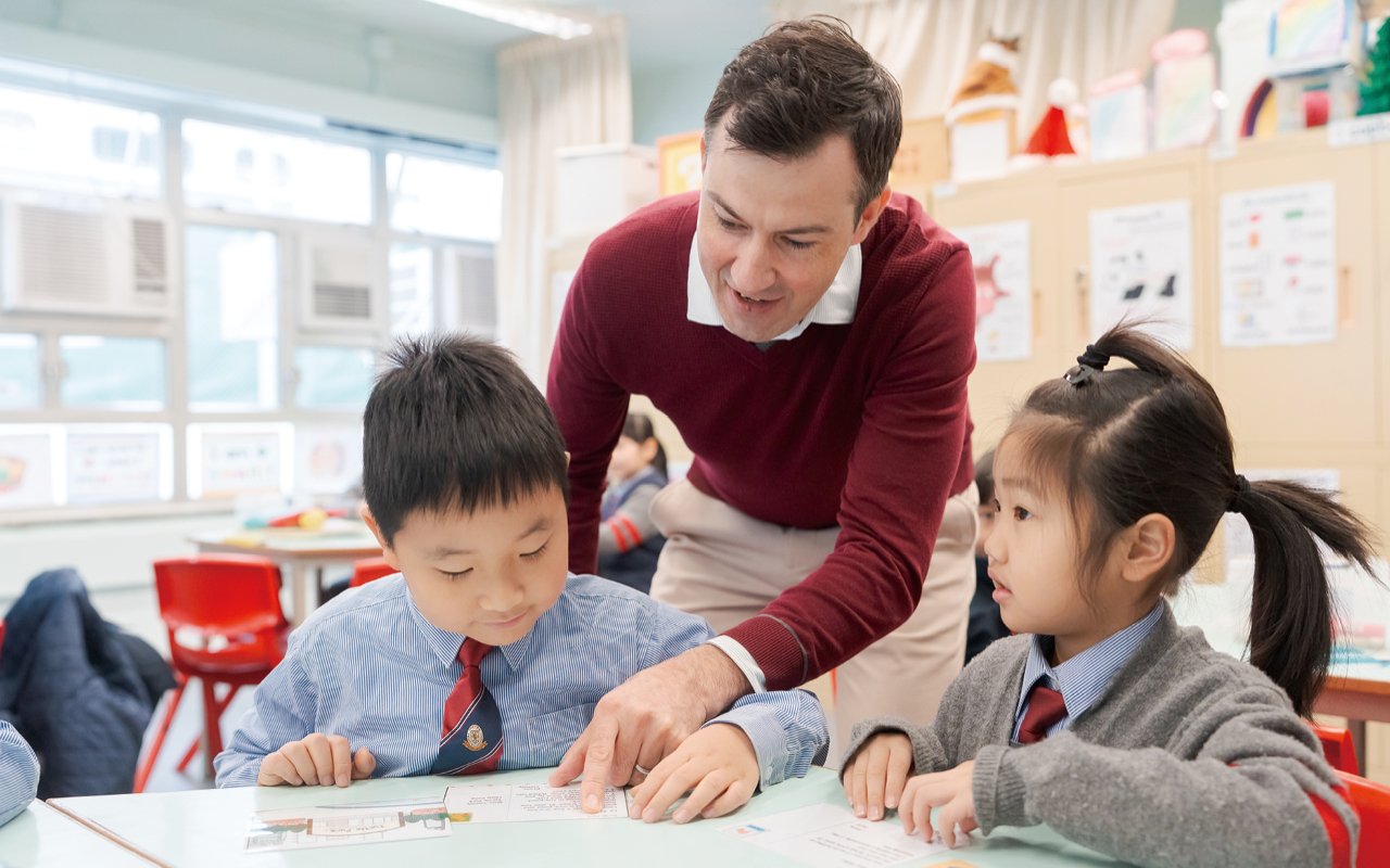 The school attaches great importance to developing students' language skills, so English subjects have more class hours than other subjects.