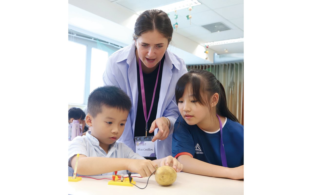 Teach students English learning skills to help them adapt to future primary school courses