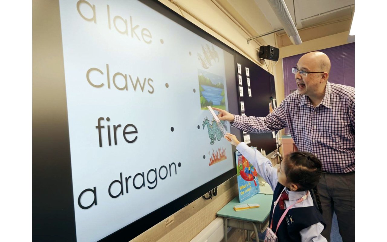 Foreign English teachers create a rich English language environment
