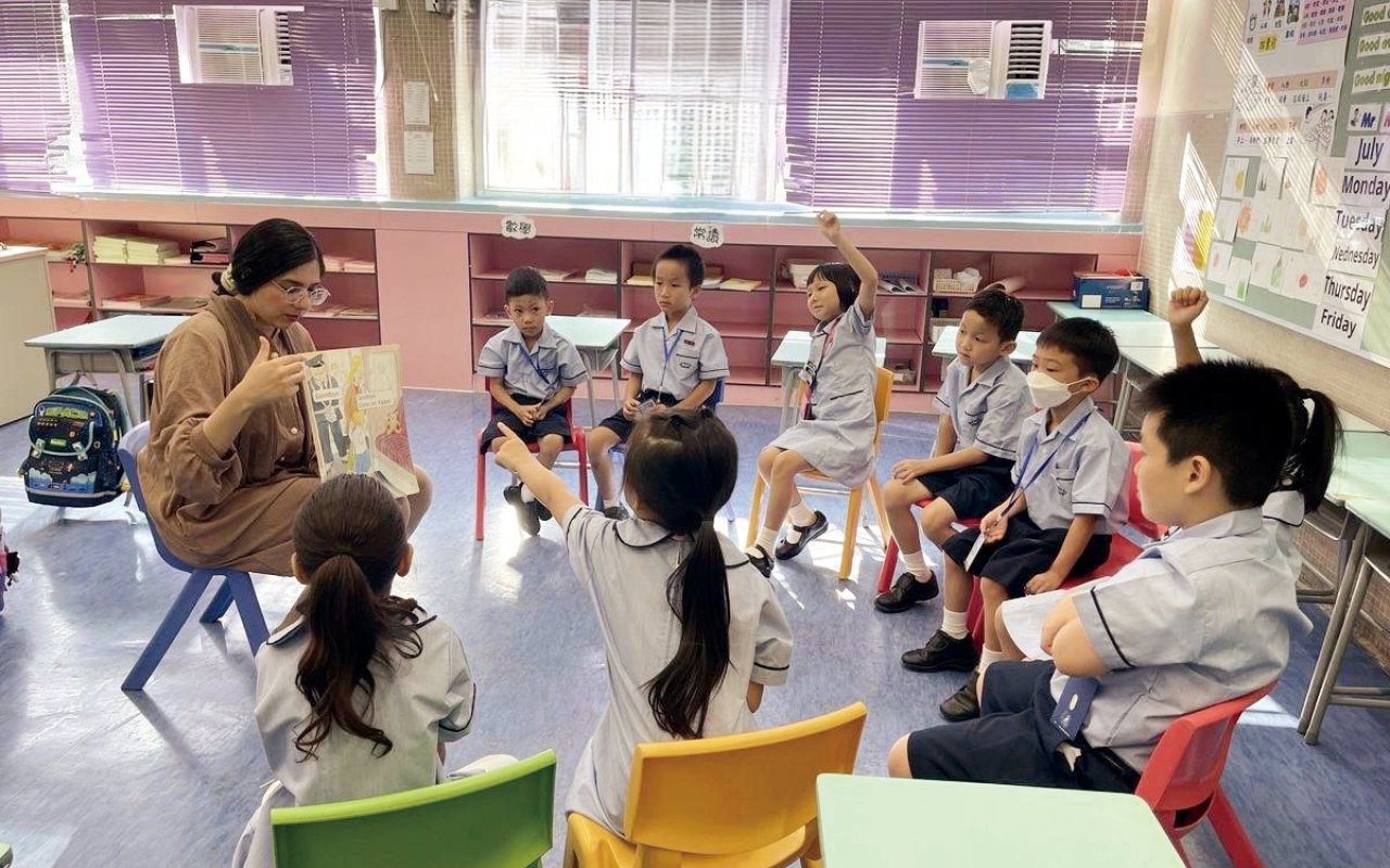 Students have close contact with foreign teachers