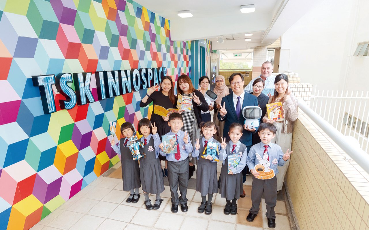 Principal Zhong Jiaming attaches great importance to students’ English learning