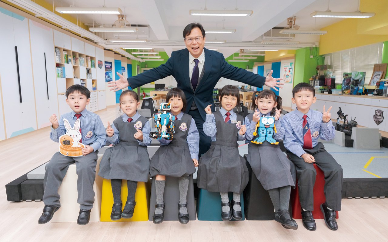 Let students gradually build up their interest and confidence in English in a relaxed and pleasant atmosphere