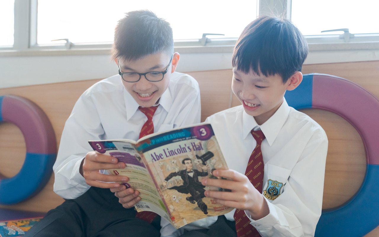 The school hopes students can gain an in-depth understanding of what a library teacher does in a day's work