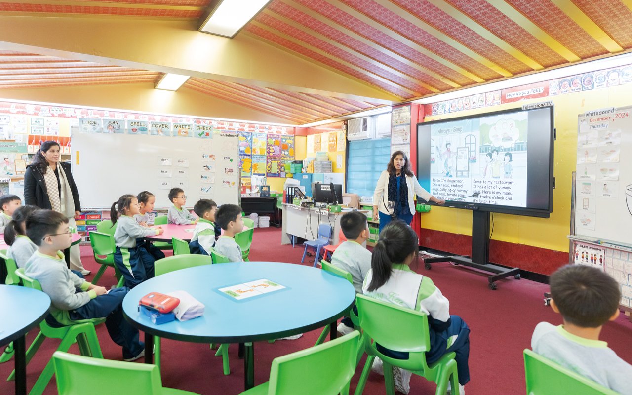 The school also takes into account the overall development of students and helps them gain spiritually through the combination of English and values education.
