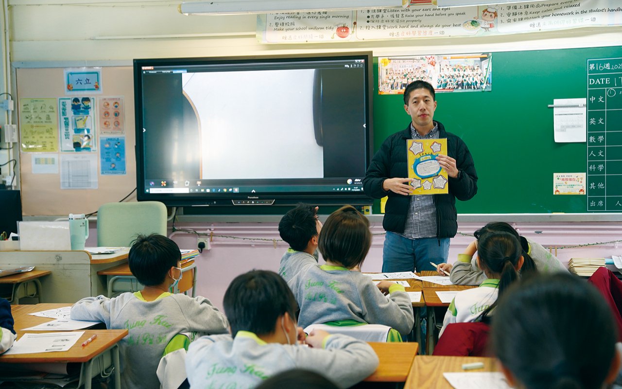 Allow students to apply what they learn in a relaxed environment and enhance their ability to use English