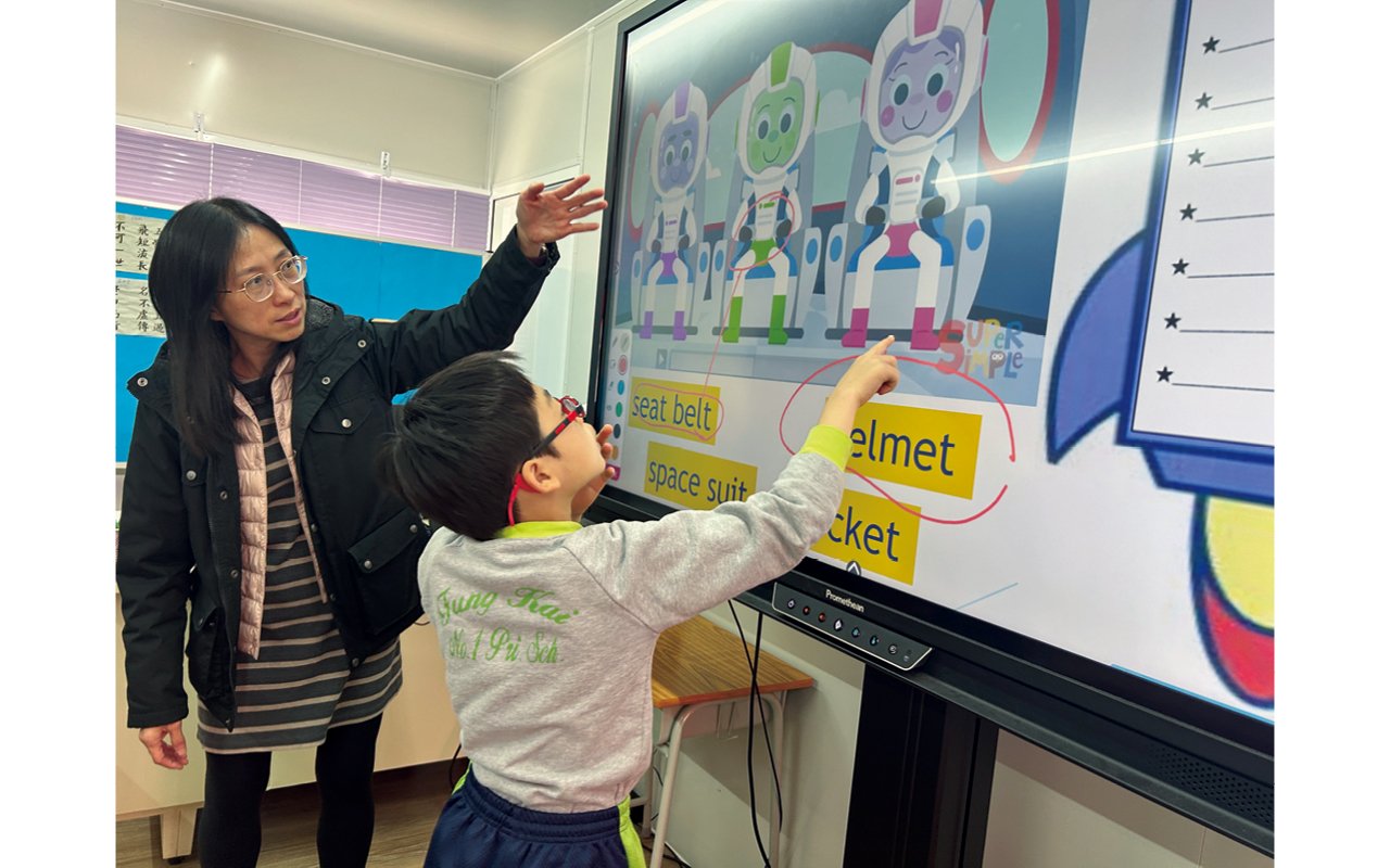 Let them speak English bravely during activities and enjoy learning