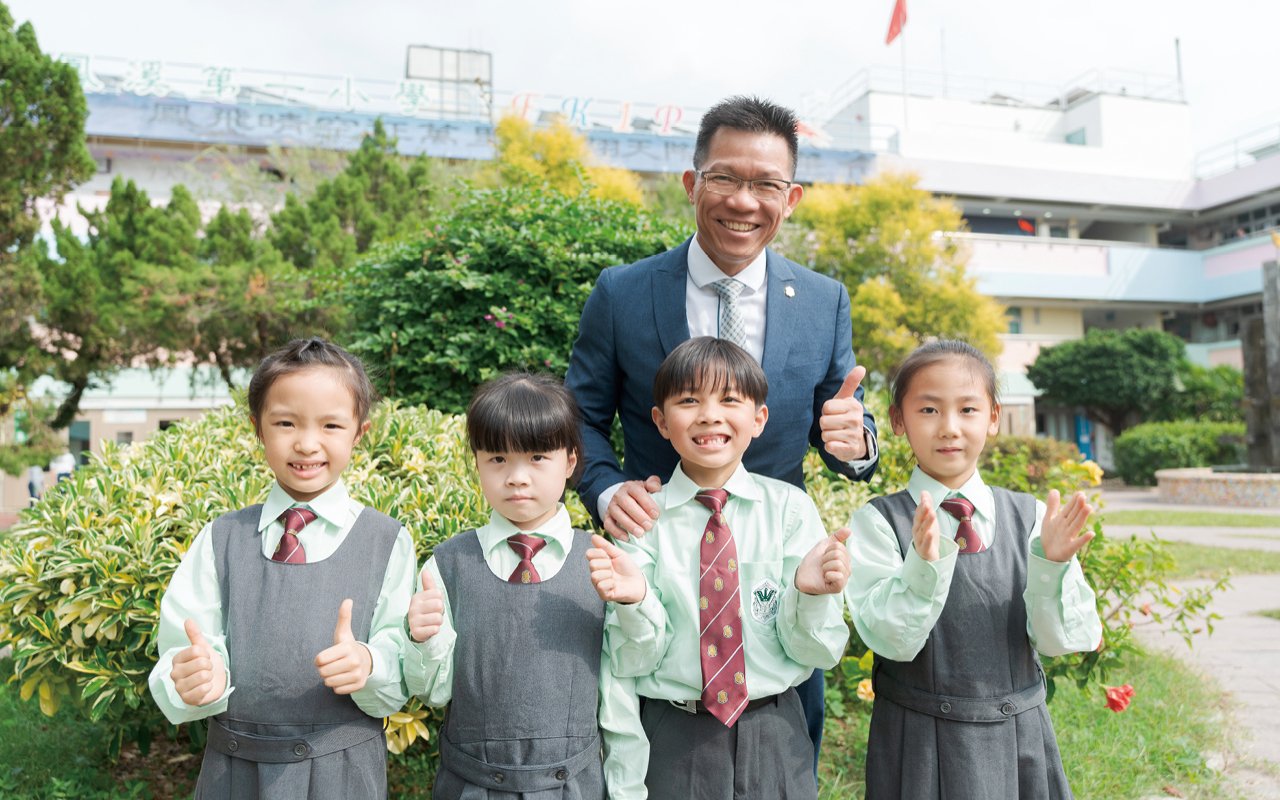 Allow students to immerse themselves in an excellent context, learn and apply, and their English ability will improve unconsciously.