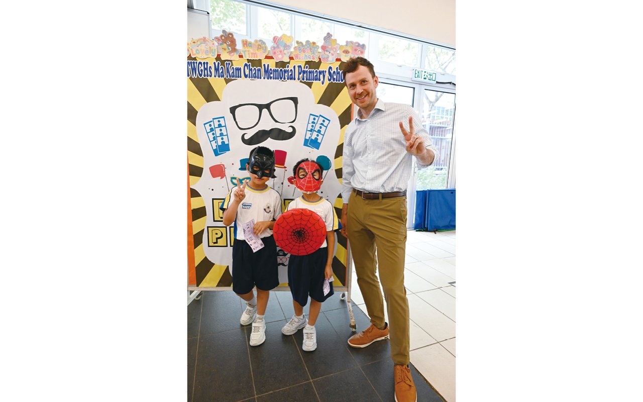 Celebrate their English learning achievements with teachers and friends