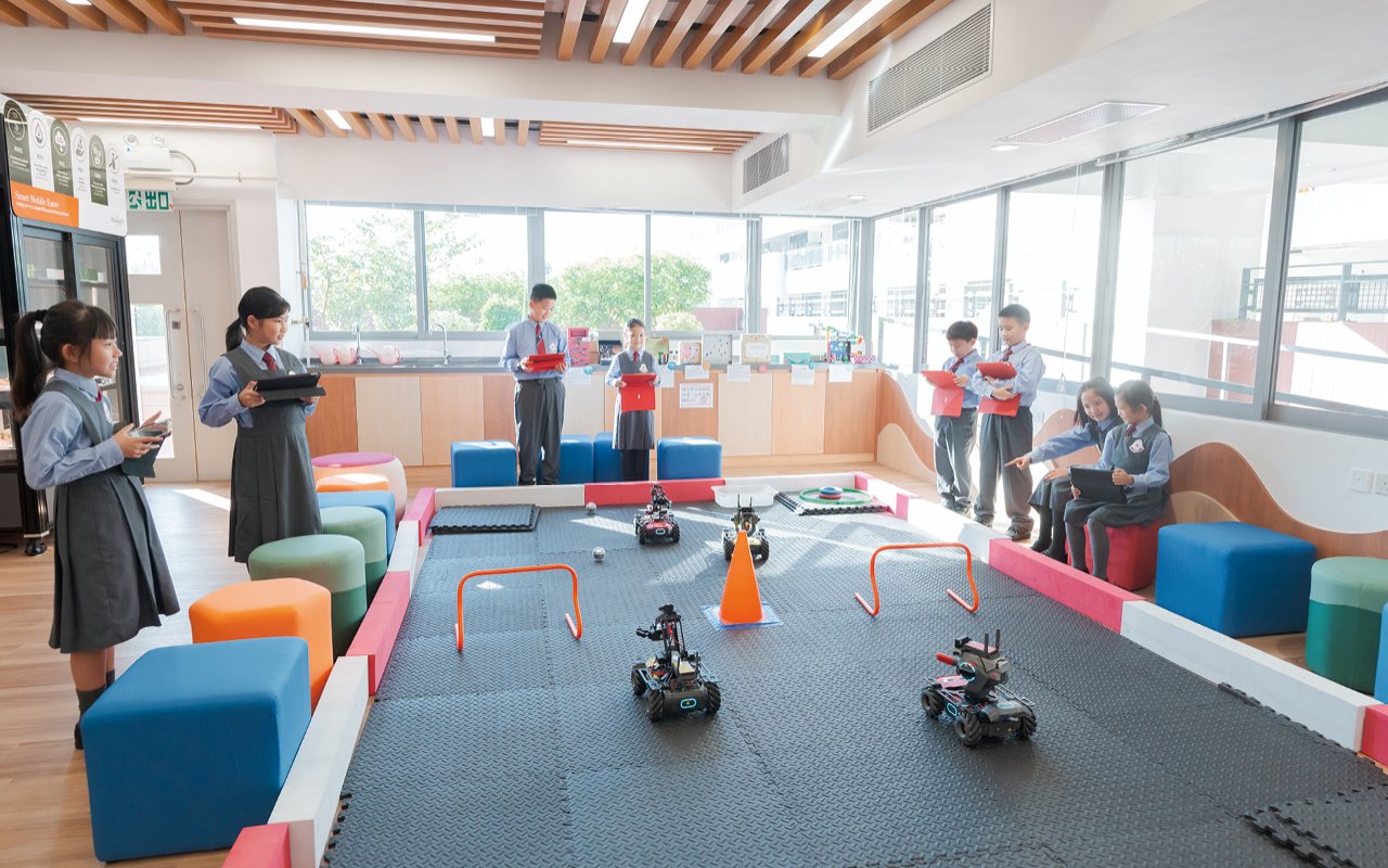 In terms of STEAM education, English has also been added to the introductions and instructions of the Entrepreneurship Bus and InnoSpace on campus.
