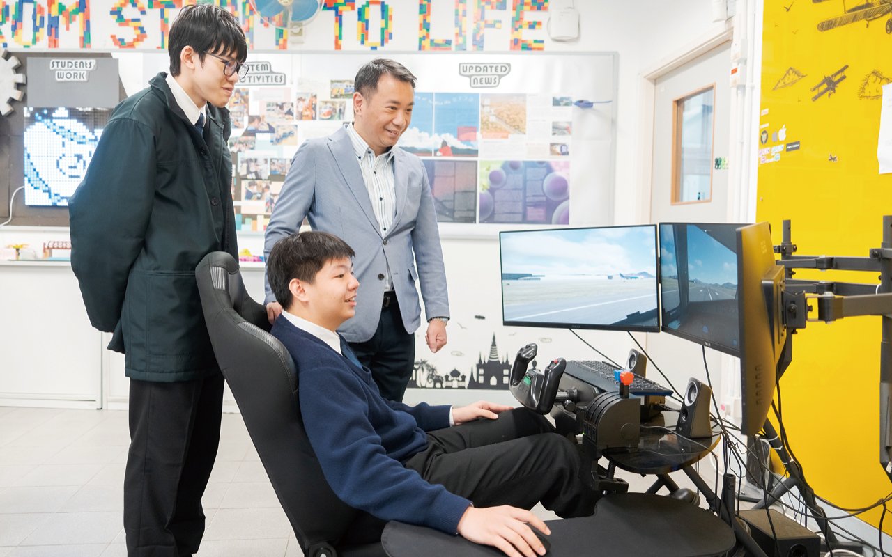 The school is also equipped with flight simulators