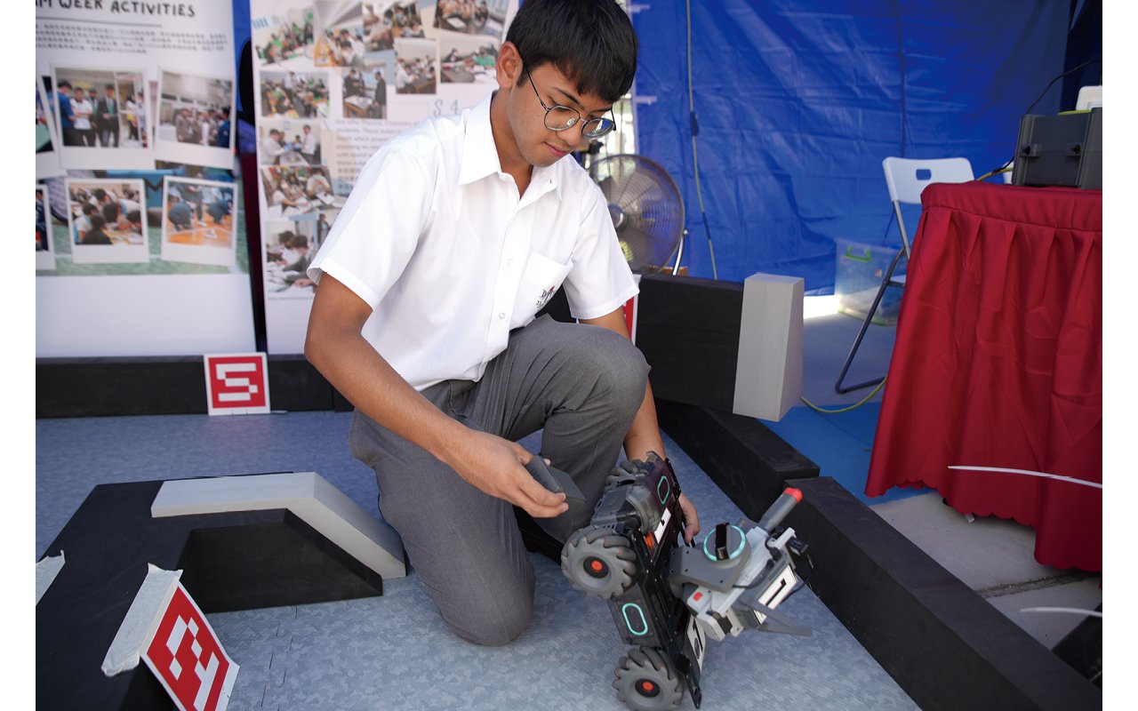 Arrange first-year students to participate in the "AI Project"