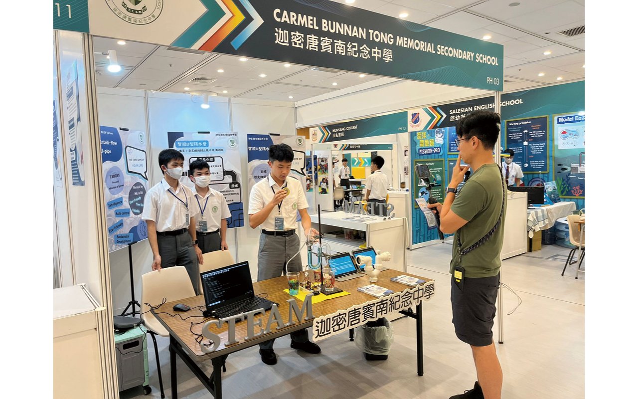 The school arranges for students to participate in the joint school science exhibition