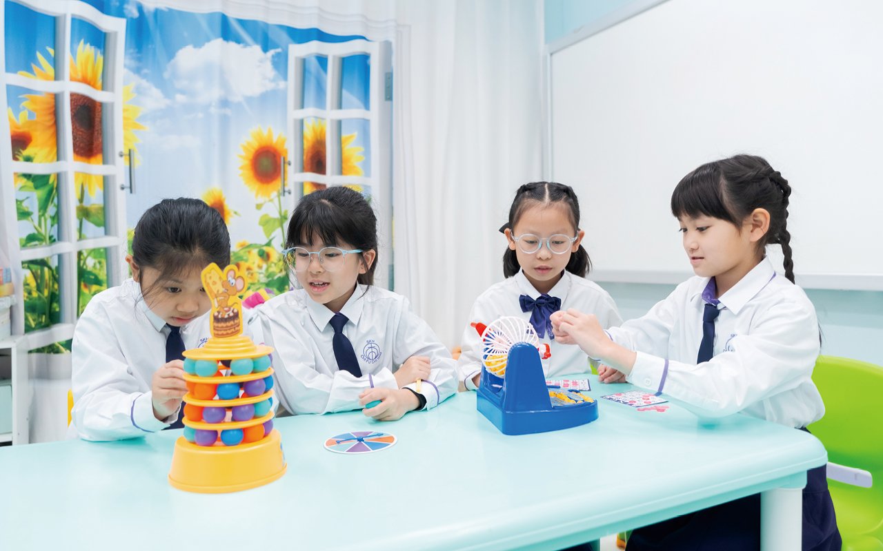 There are no examinations and rankings for the first and second grade students.