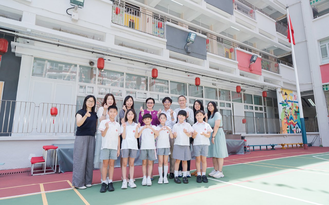 The school upholds the school motto of "cultivating talents and serving the society"