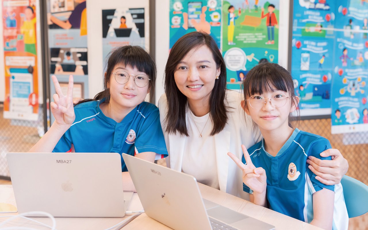 Become a leader with social responsibility in the future