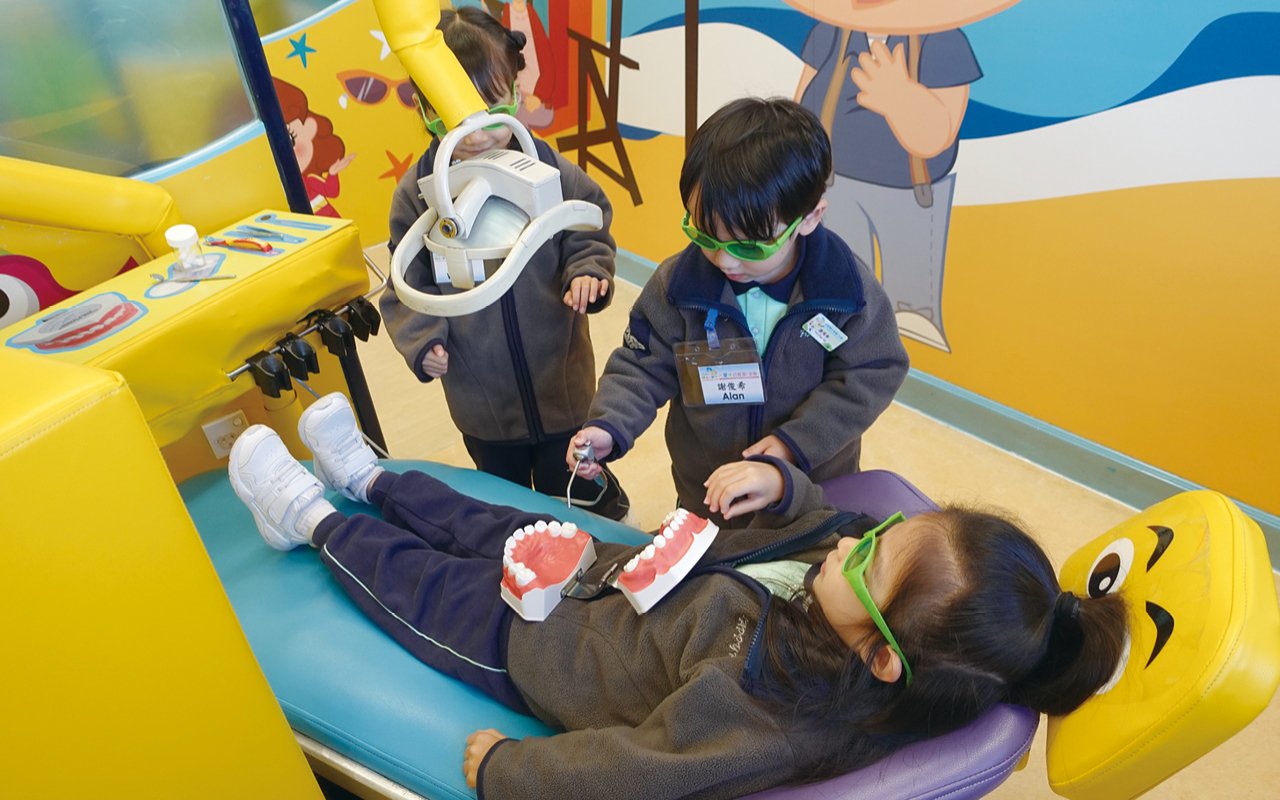 Designing school-based life education courses