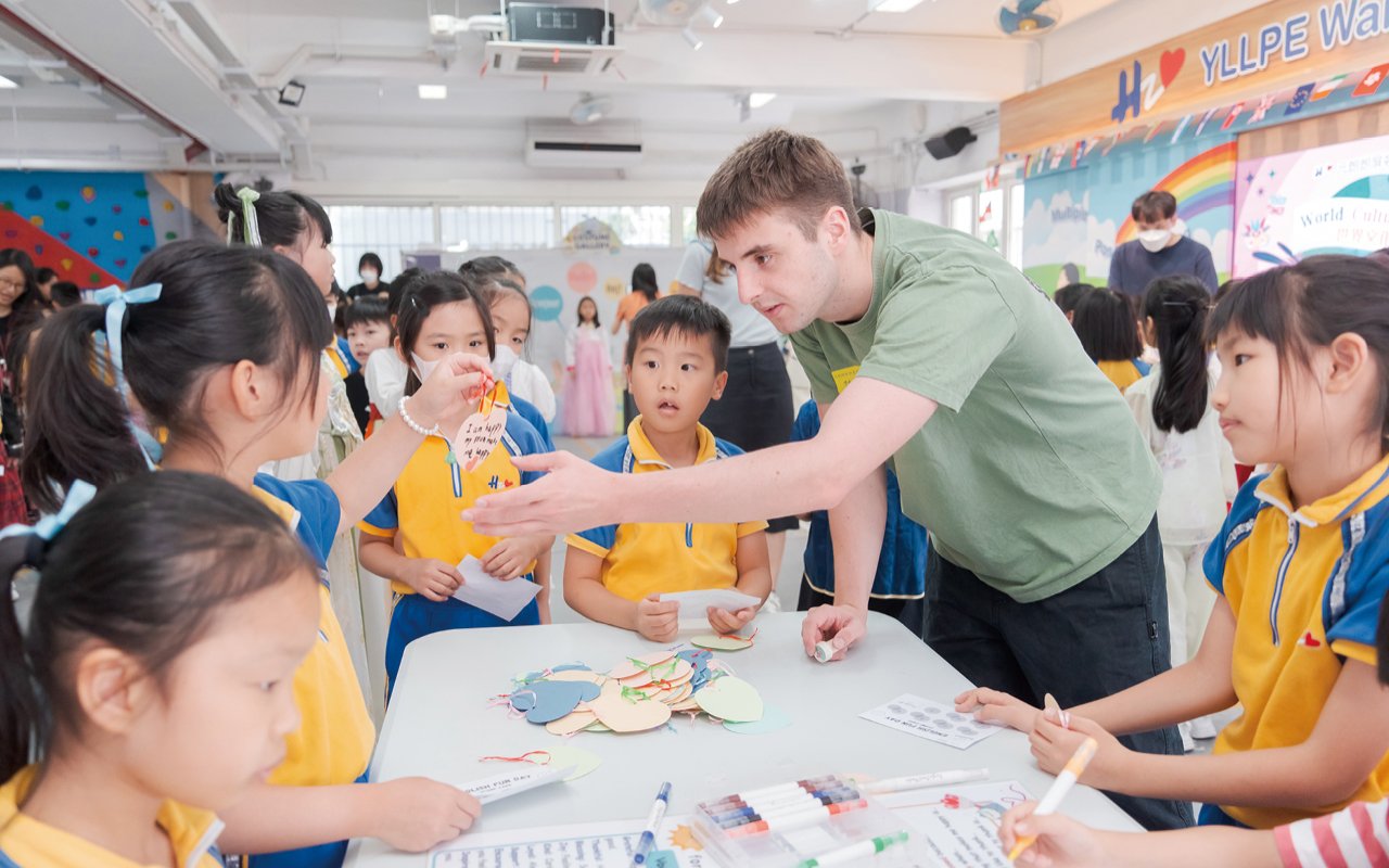 Attend an English booth