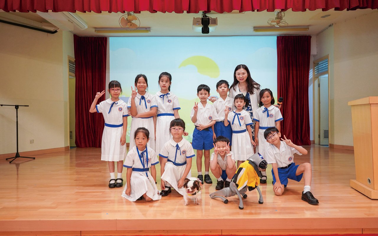 The school keeps pace with the times and promotes "Walking with AI"