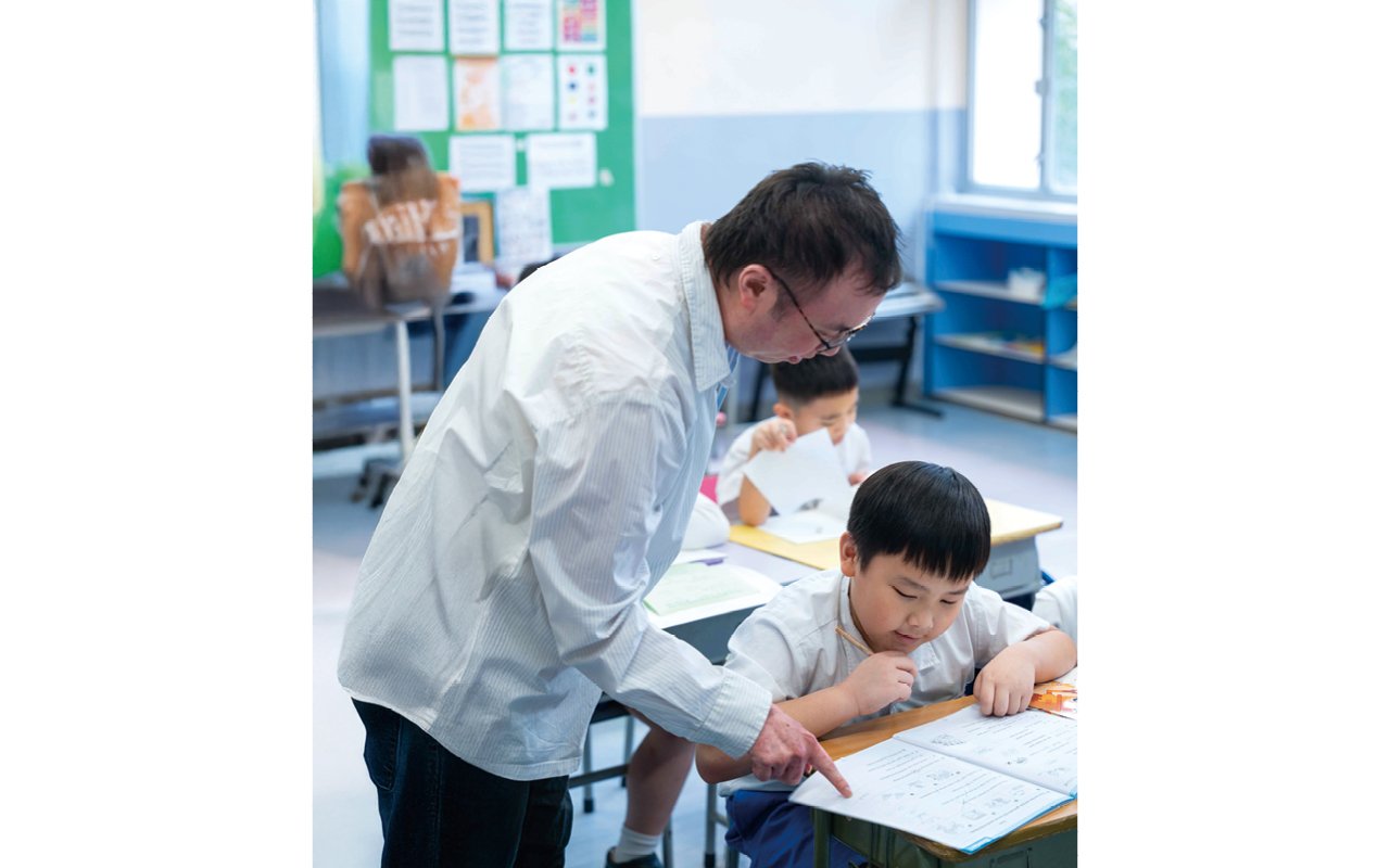 The school provides long-day care arrangements